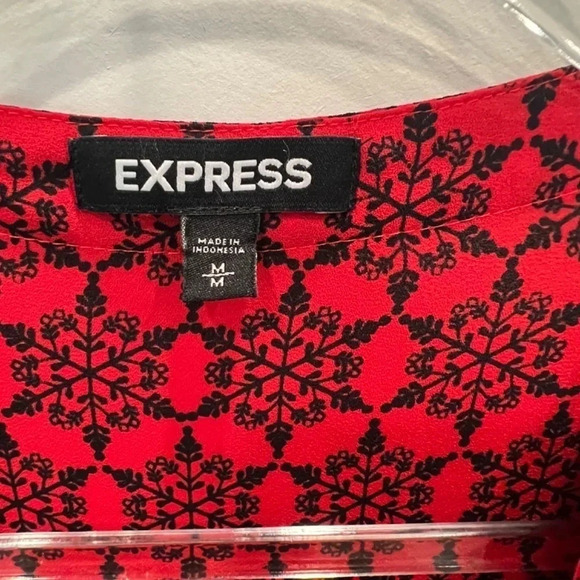 Like New Express Red and Black snowflake print 3/4 gold zip-top Size M - Picture 4 of 11